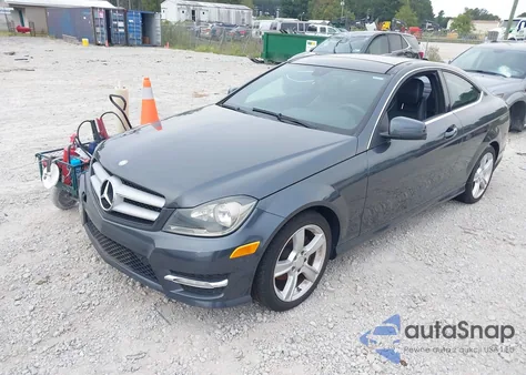 2013 Mercedes-Benz C 250 250 z USA, uszkodzony, nr VIN WDDGJ4HB2DF998198